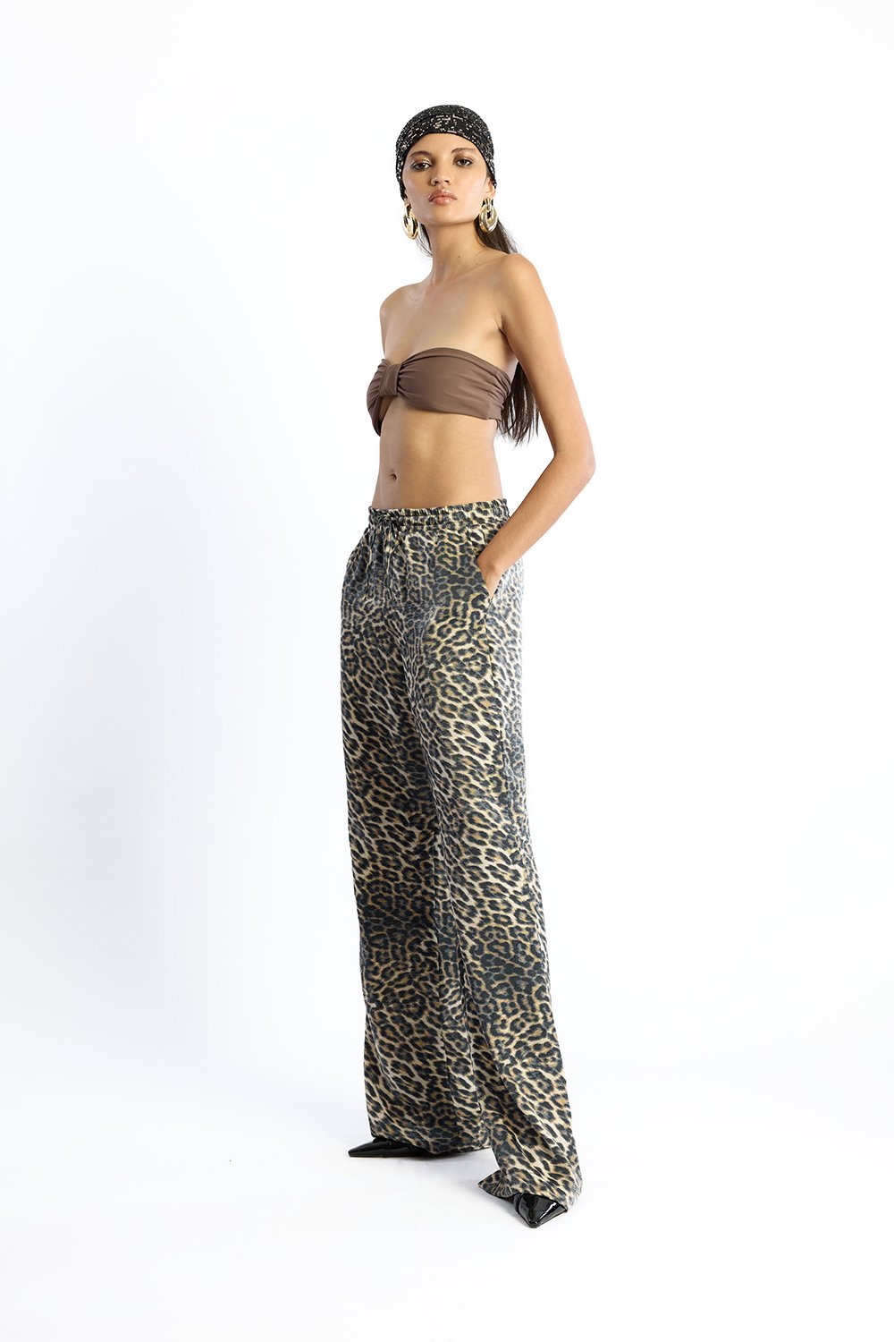 no'design-Yüksek Bel Ve Beli Lastikli Leopar Desenli̇ Bol Saten Pantolon-Pantolon-1-Milagron.com
