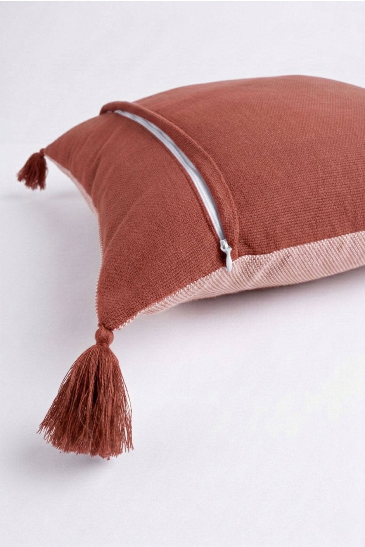 Nysa Nakışlı Püsküllü Kırlent Kılıfı | 45x45 cm | %100 Pamuk | Köşe Püskül | Jojomia