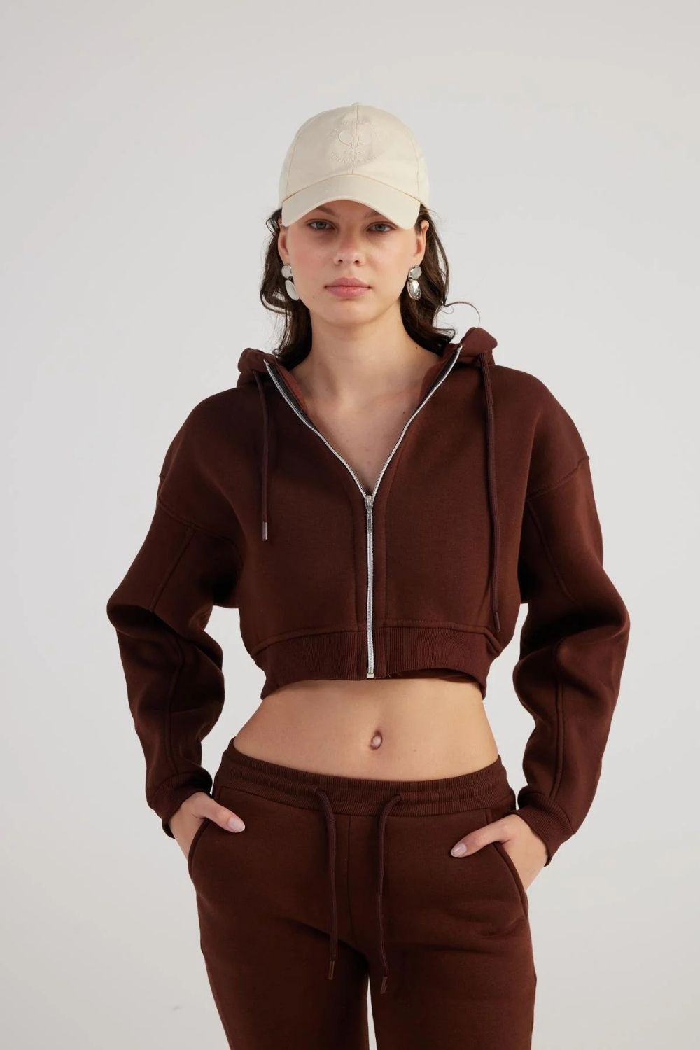 Kadın Kahverengi Kapüşonlu Uzun Kol Fermuarlı Crop Mixed Sweat - 2