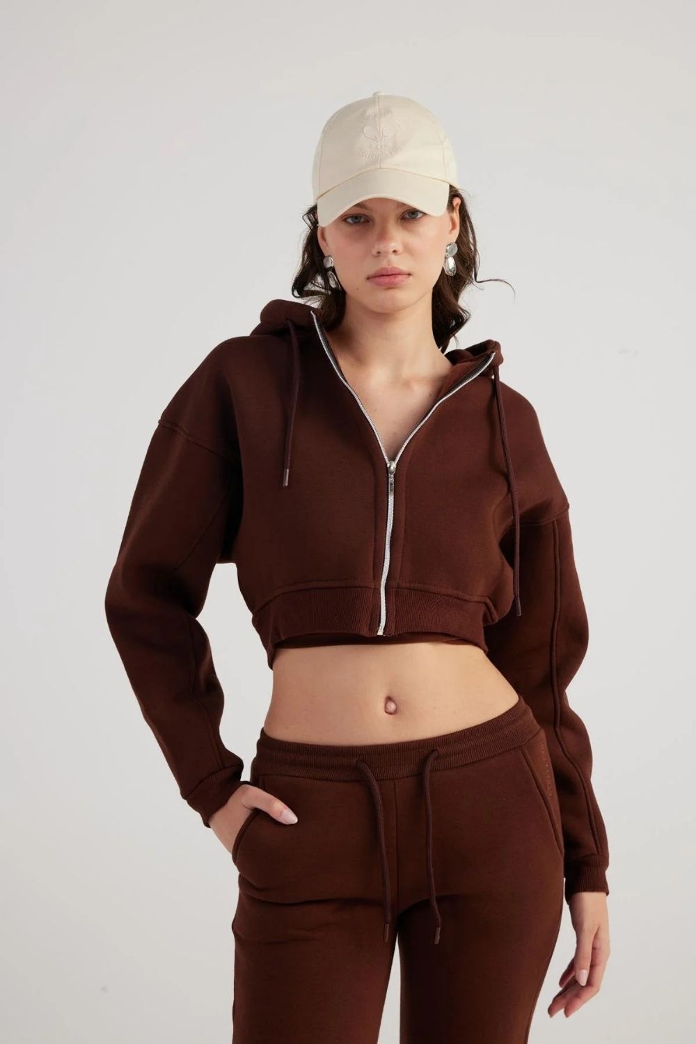 Kadın Kahverengi Kapüşonlu Uzun Kol Fermuarlı Crop Mixed Sweat - 4