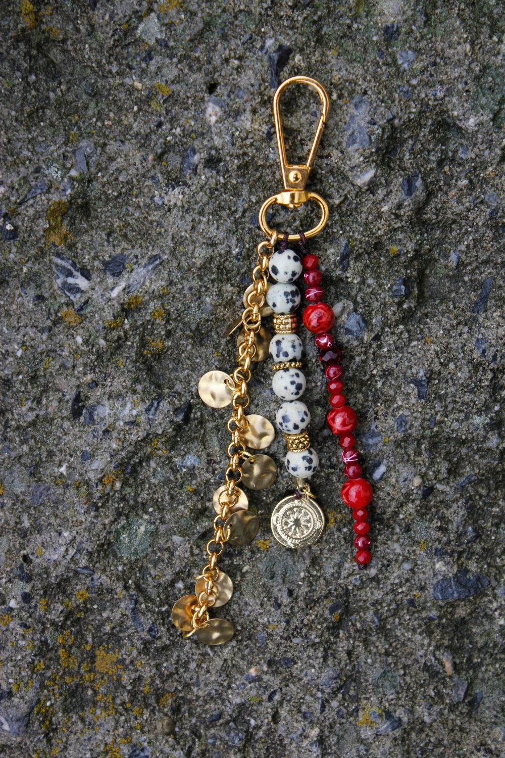 Le Dalmatien Kırmızı Ekru Gold Boncuklu Madalyon Detaylı Zincirli Çanta Charmı ve Anahtarlık - 0