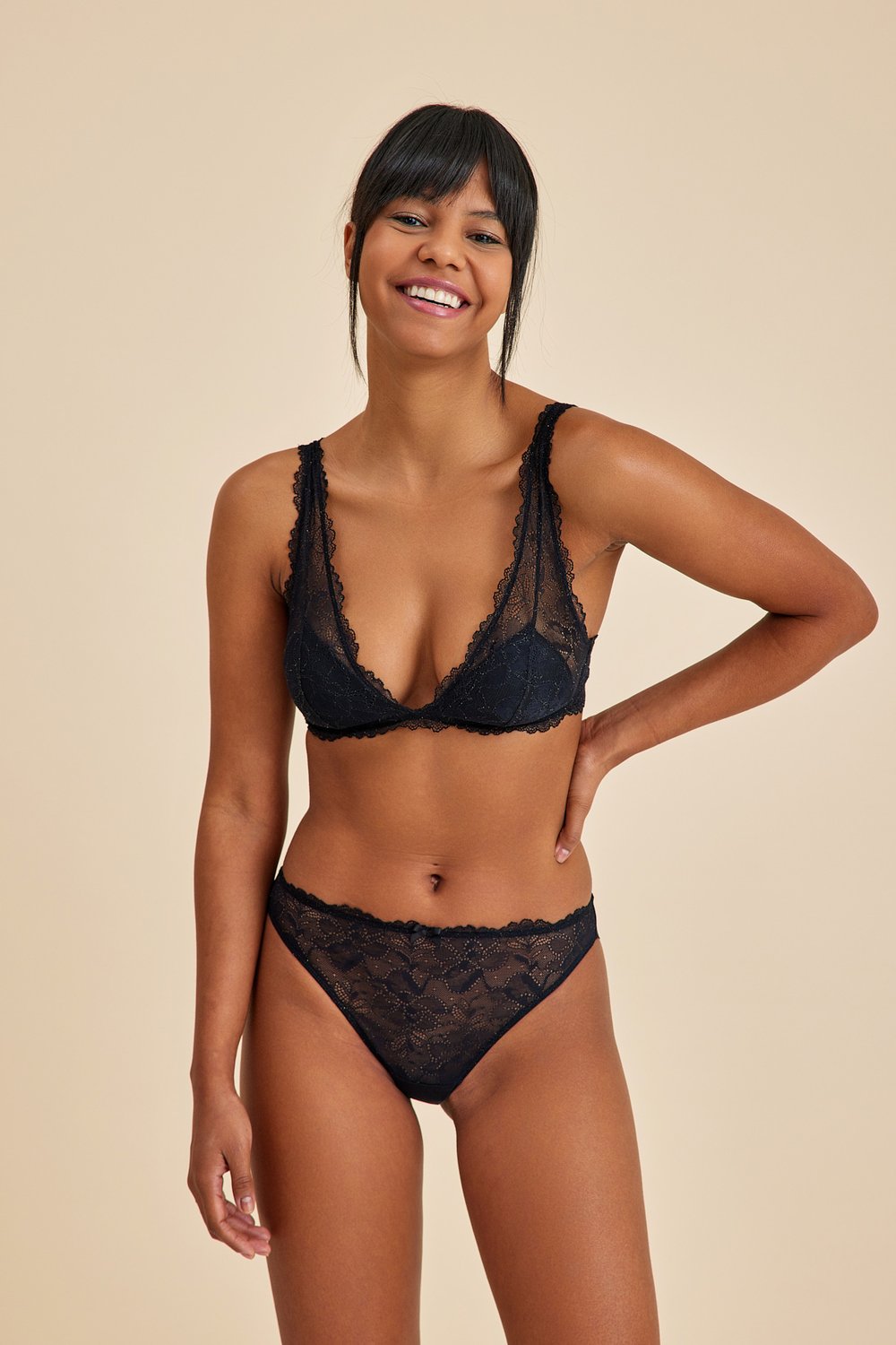 Amarelle-Roma Siyah Balensiz Dantelli Dolgusuz Üçgen Bralet Sütyen-Top-8-Milagron.com