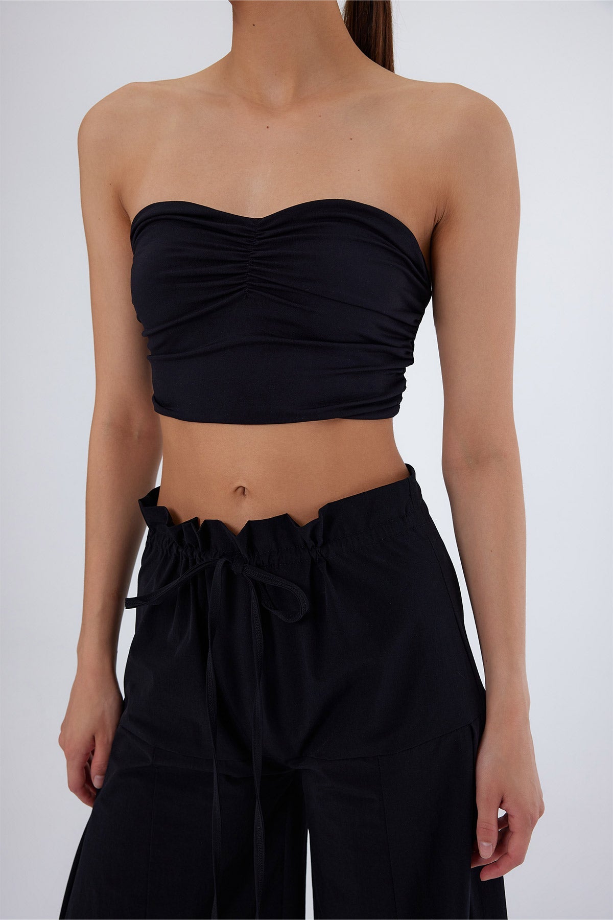 Tana Siyah Straplez Crop Top