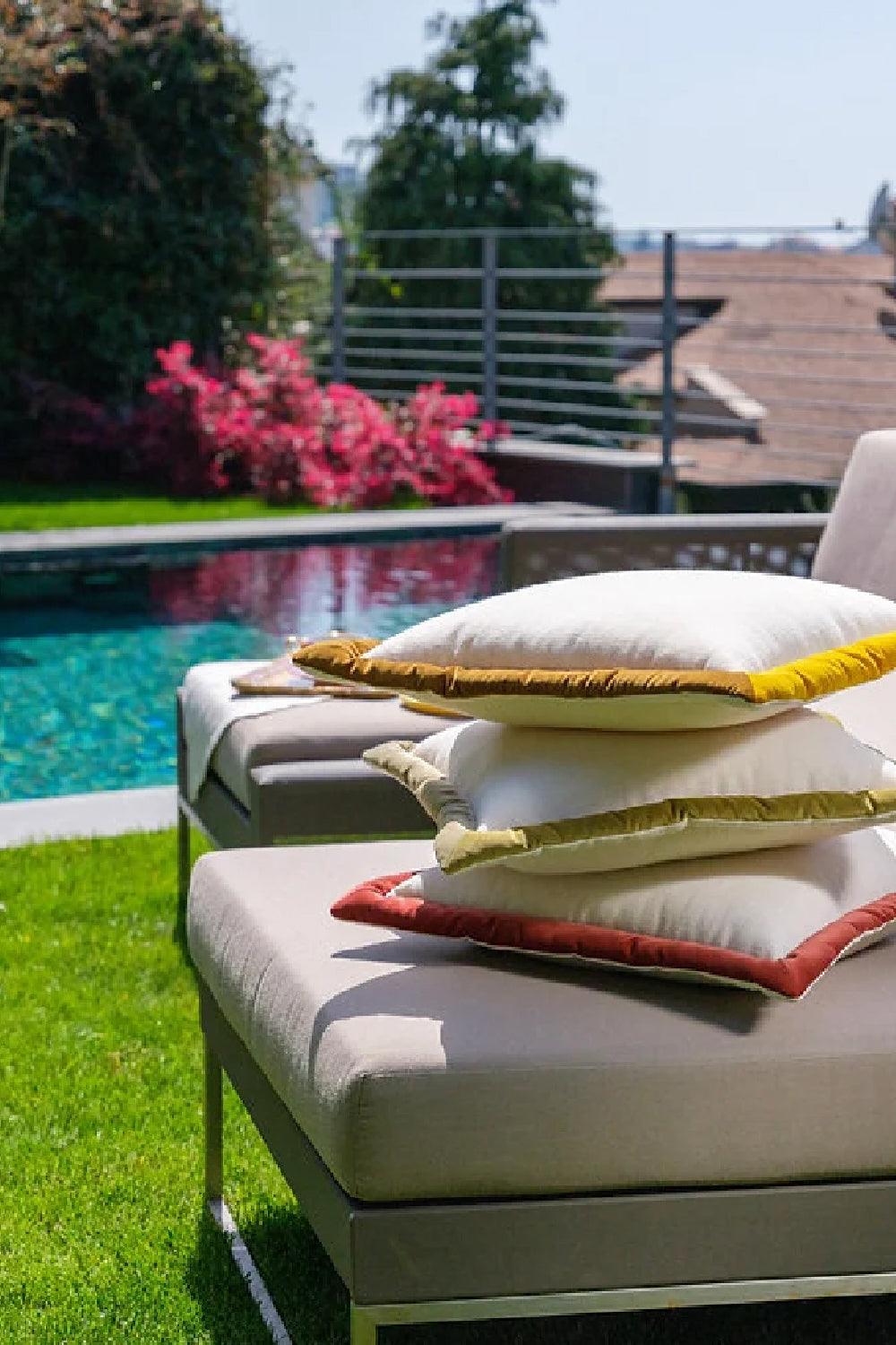 22 Maggio Istanbul-Bicolore Sarı Kadife Kenarlı Keten Yastık 50x50 cm-Yastık-3-Milagron.com