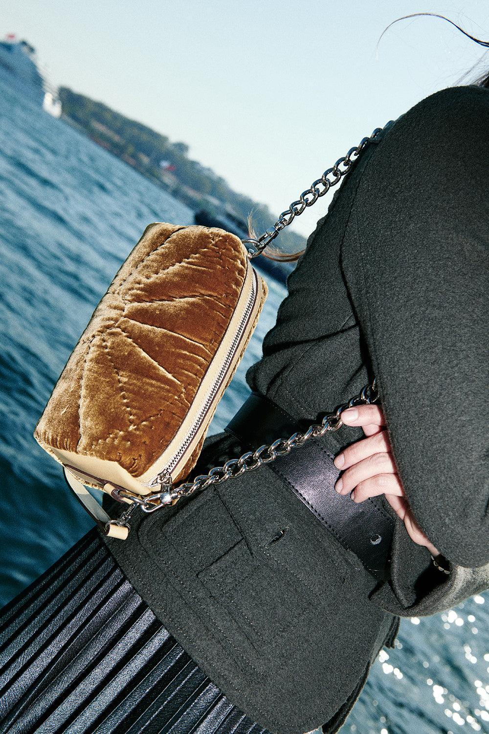 Atelier Melange-Şükran Hurç Çanta İpek Kadife Altın-Omuz Çantası-3-Milagron.com