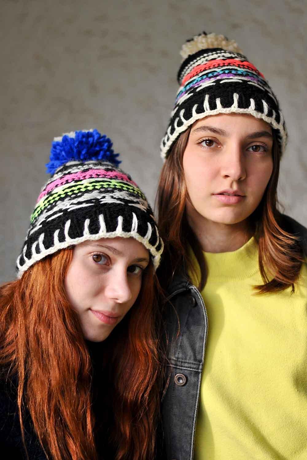 Color Manifesto-Lacivert Ponponlu Siyah Bere-Bere-2-Milagron.com