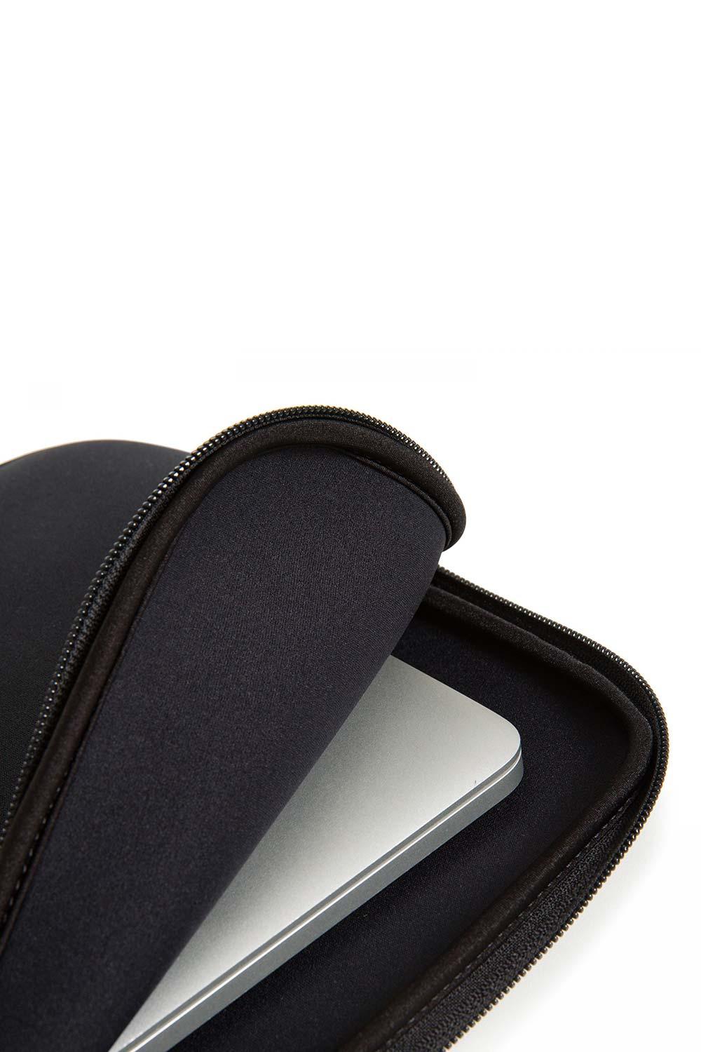 Eastpak-Blanket M Black-Clutch-2-Milagron.com