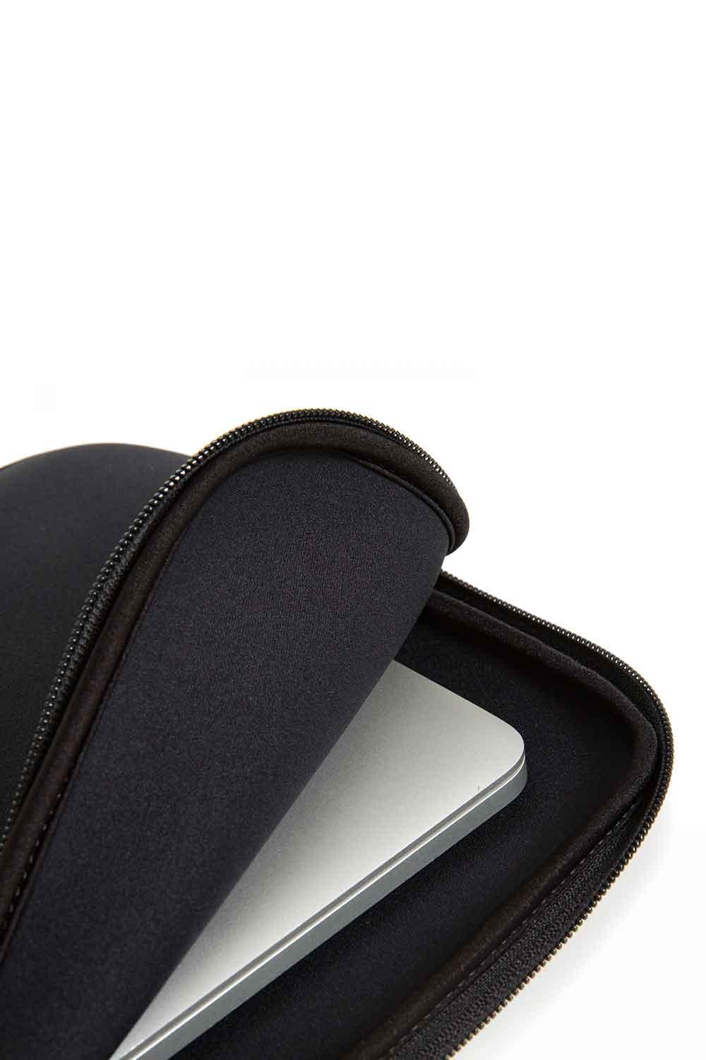 Eastpak-Blanket S Black-Clutch-2-Milagron.com