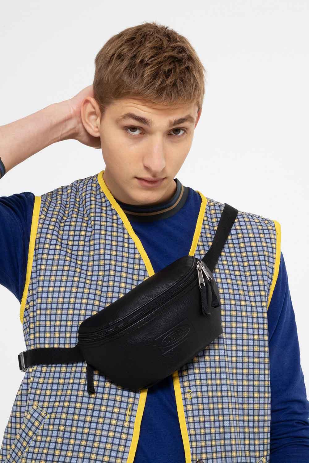 Eastpak-Eastpak Springer Grained Black II-Bel Çantası-4-Milagron.com