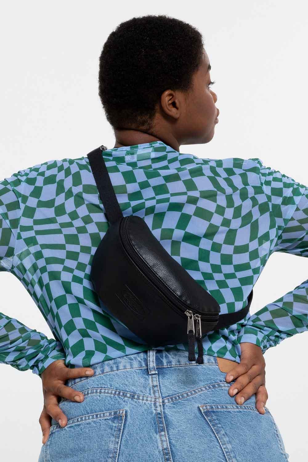 Eastpak-Eastpak Springer Grained Black II-Bel Çantası-7-Milagron.com