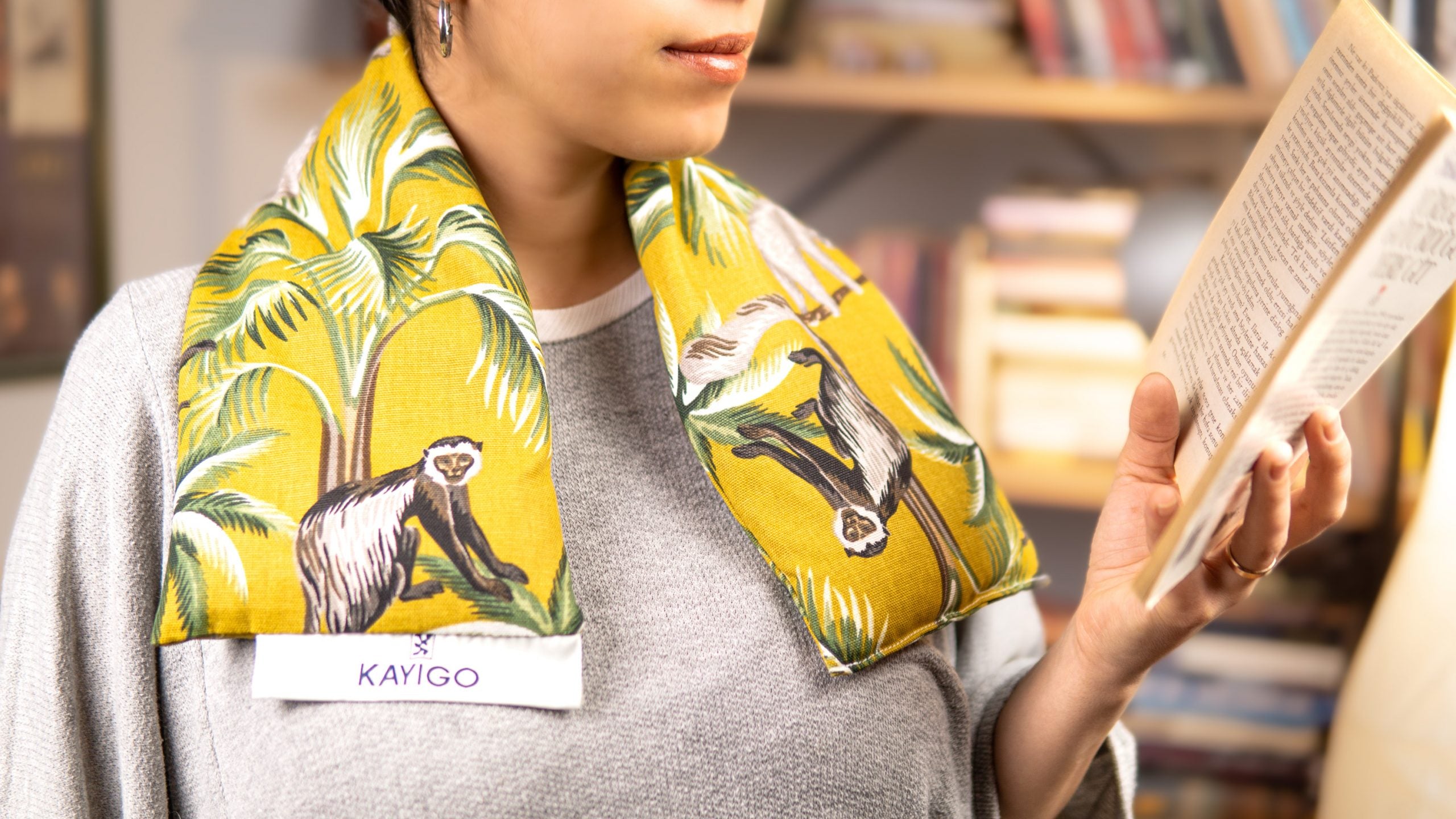 Kayigo-Warmy Ilık Sarılma Yastığı Maymun-Boyun Yastığı-4-Milagron.com