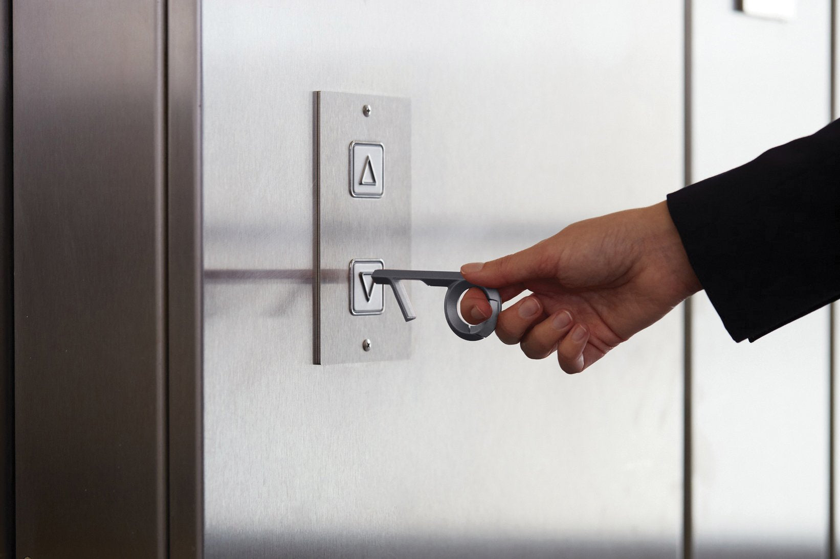 Lexon-Horizon Safetouch Temassız Dokunma Aparatı Metalik Gri-Anahtarlık-4-Milagron.com