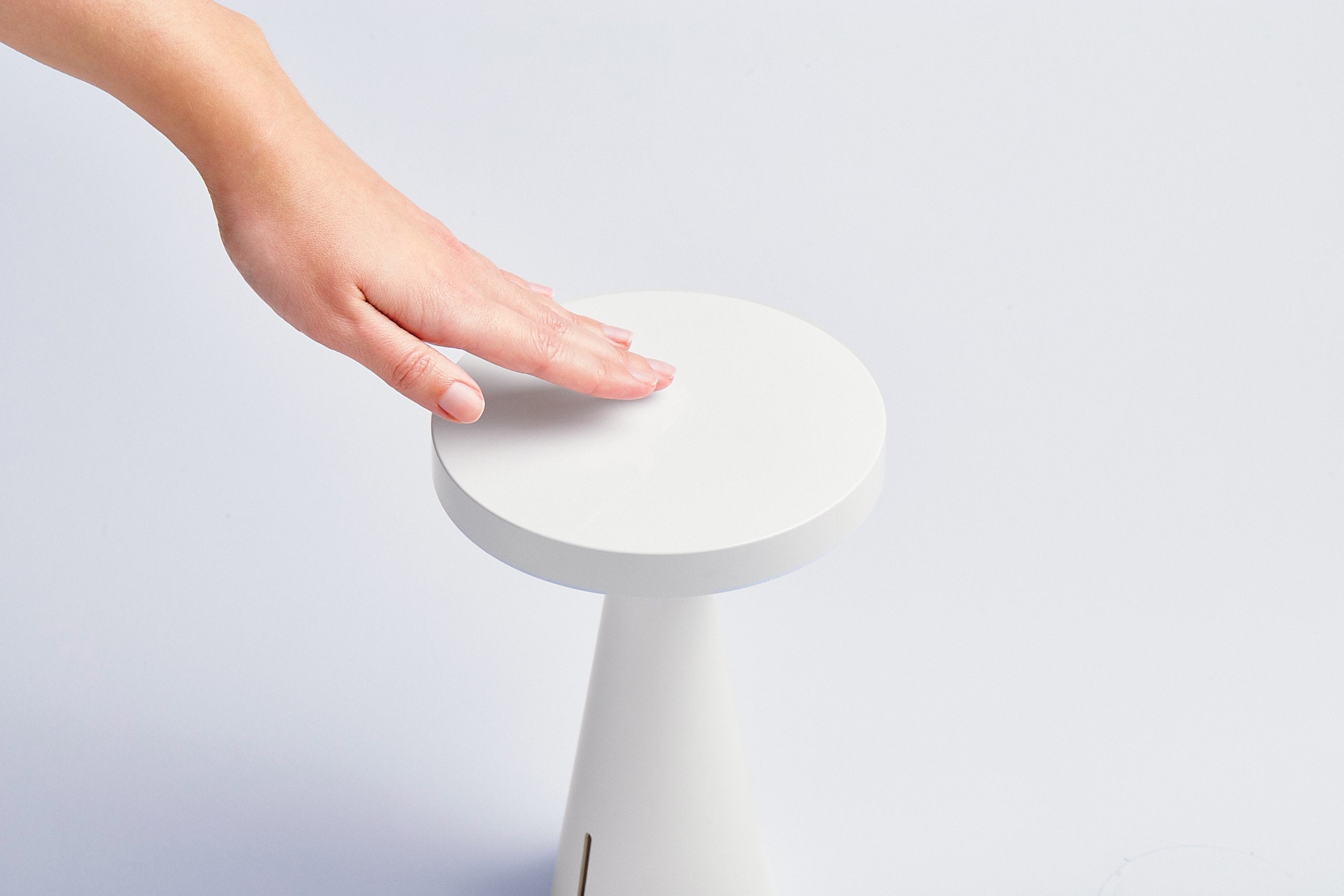 Lexon-Mano Sensörlü Aydınlatmalı Dezenfektan Dispanseri Beyaz-Sabunluk-3-Milagron.com