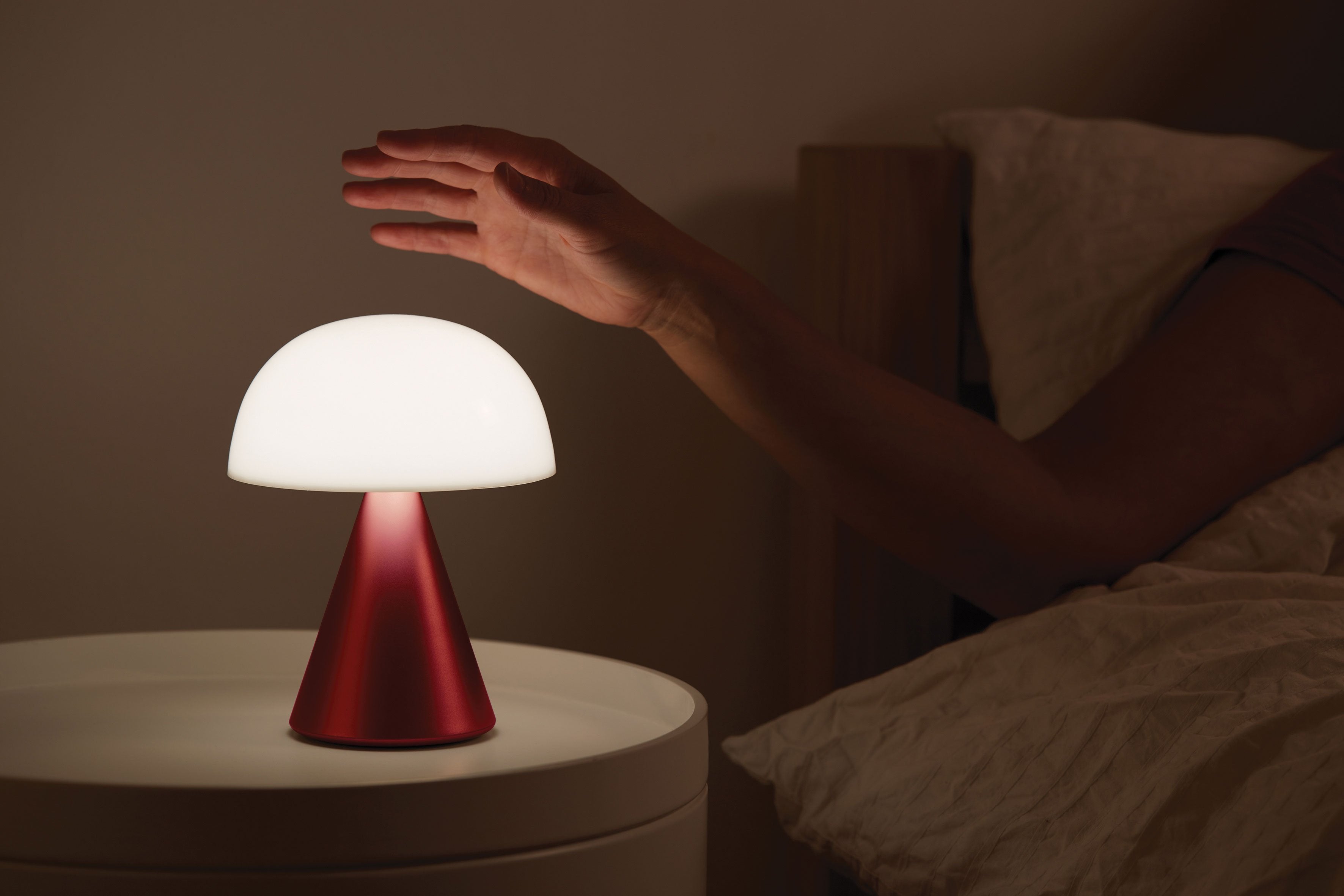 Lexon-Mina L Led Lamba Koyu Kırmızı-Masa Lambası-5-Milagron.com