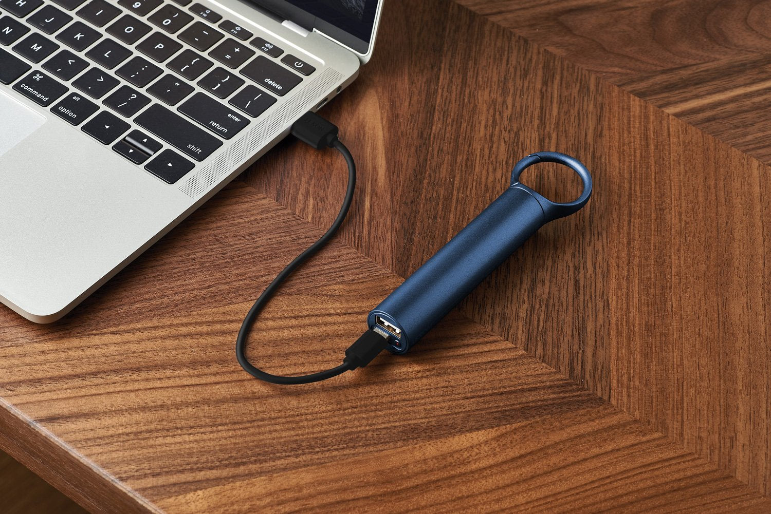 Lexon-Nomaday Powerbank Lacivert-Powerbank-2-Milagron.com