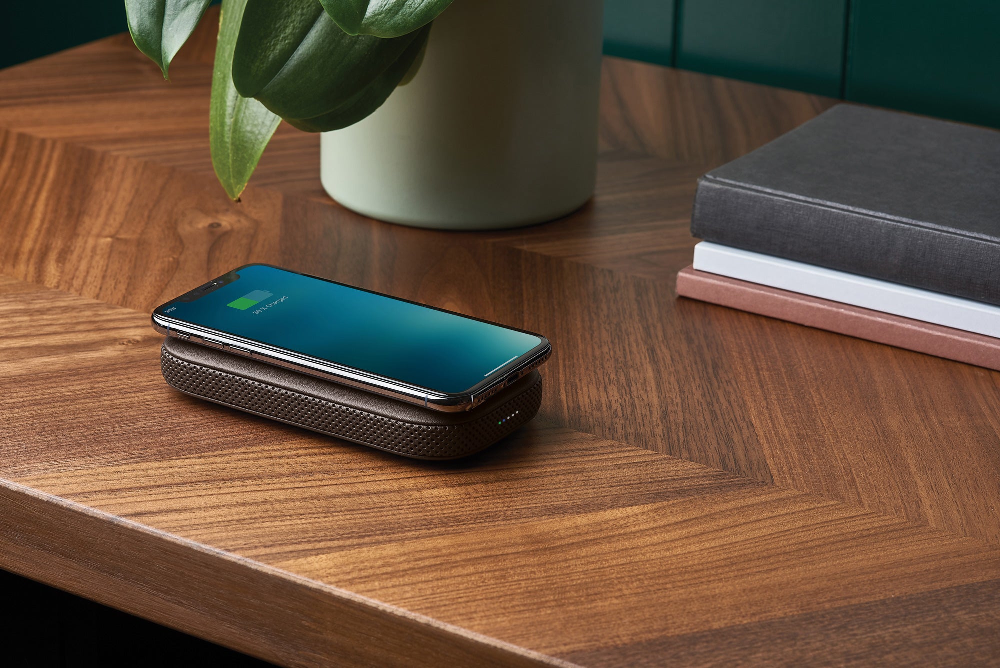 Lexon-Powersound Deri Kablosuz şarj Cihazı Ve Bluetooth Hoparlör Kahverengi-Taşınabilir Hoparlör-7-Milagron.com