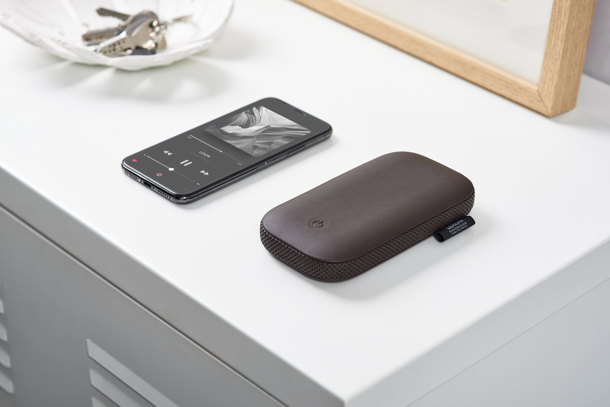 Lexon-Powersound Deri Kablosuz şarj Cihazı Ve Bluetooth Hoparlör Kahverengi-Taşınabilir Hoparlör-8-Milagron.com