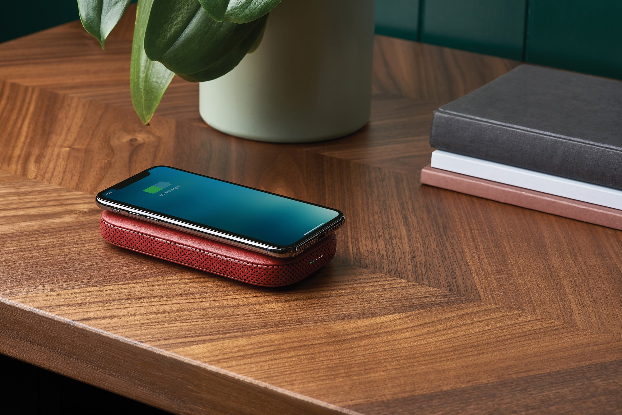 Lexon-Powersound Deri Kablosuz şarj Cihazı Ve Bluetooth Hoparlör Kırmızı-Taşınabilir Hoparlör-5-Milagron.com