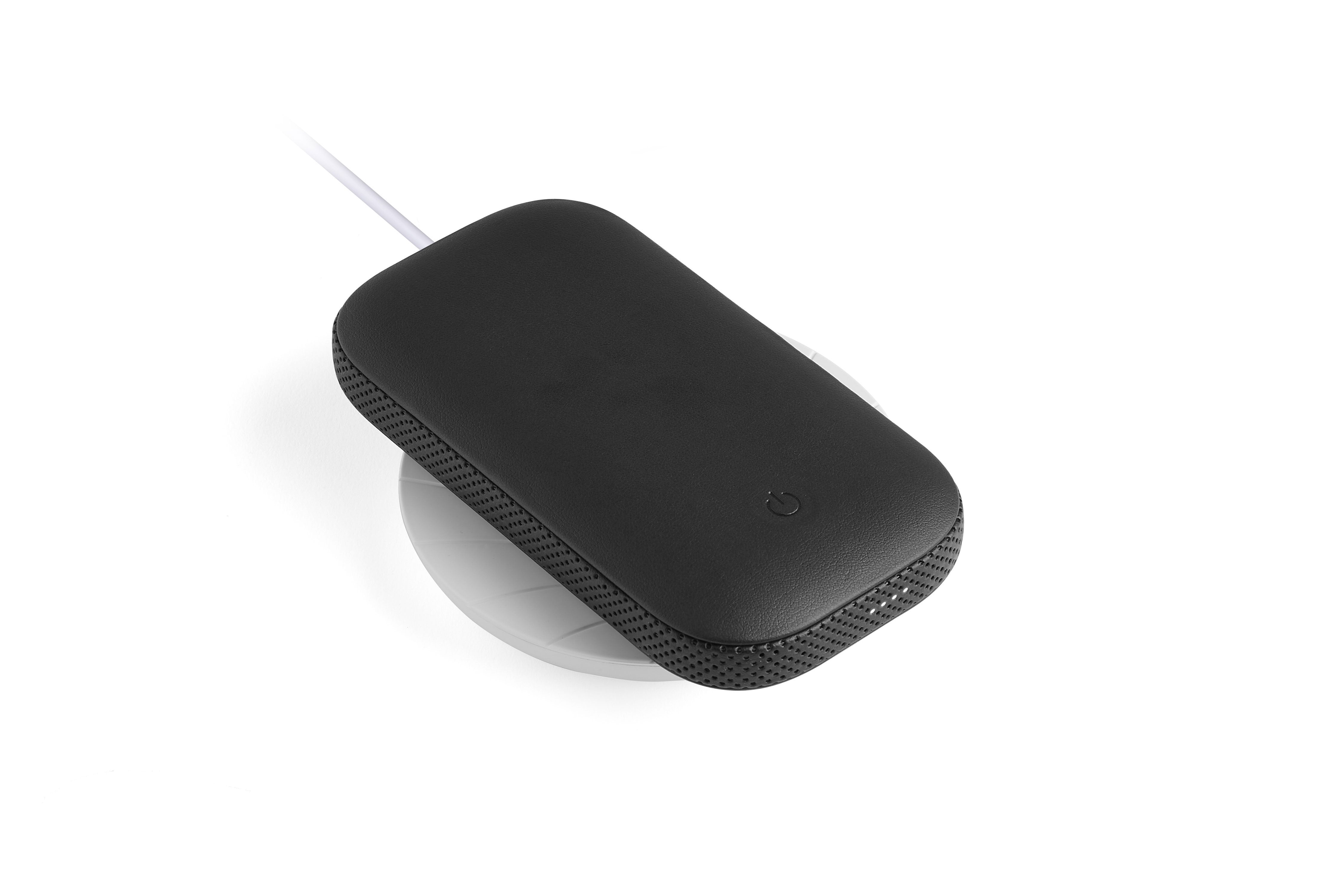 Lexon-Powersound Deri Kablosuz şarj Cihazı Ve Bluetooth Hoparlör Siyah-Taşınabilir Hoparlör-5-Milagron.com