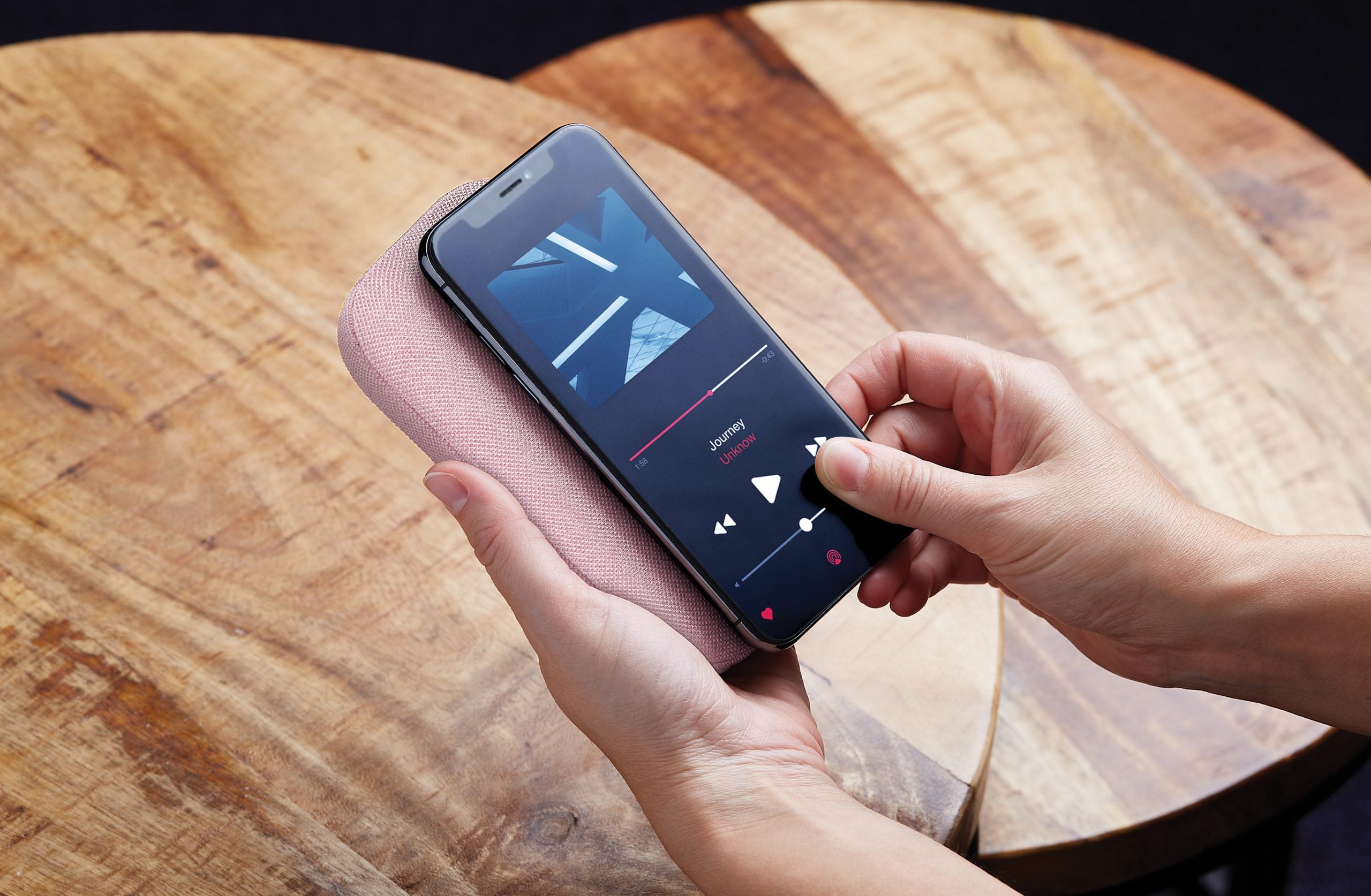 Lexon-Powersound Kablosuz şarj Cihazı Ve Bluetooth Hoparlör-Taşınabilir Hoparlör-2-Milagron.com