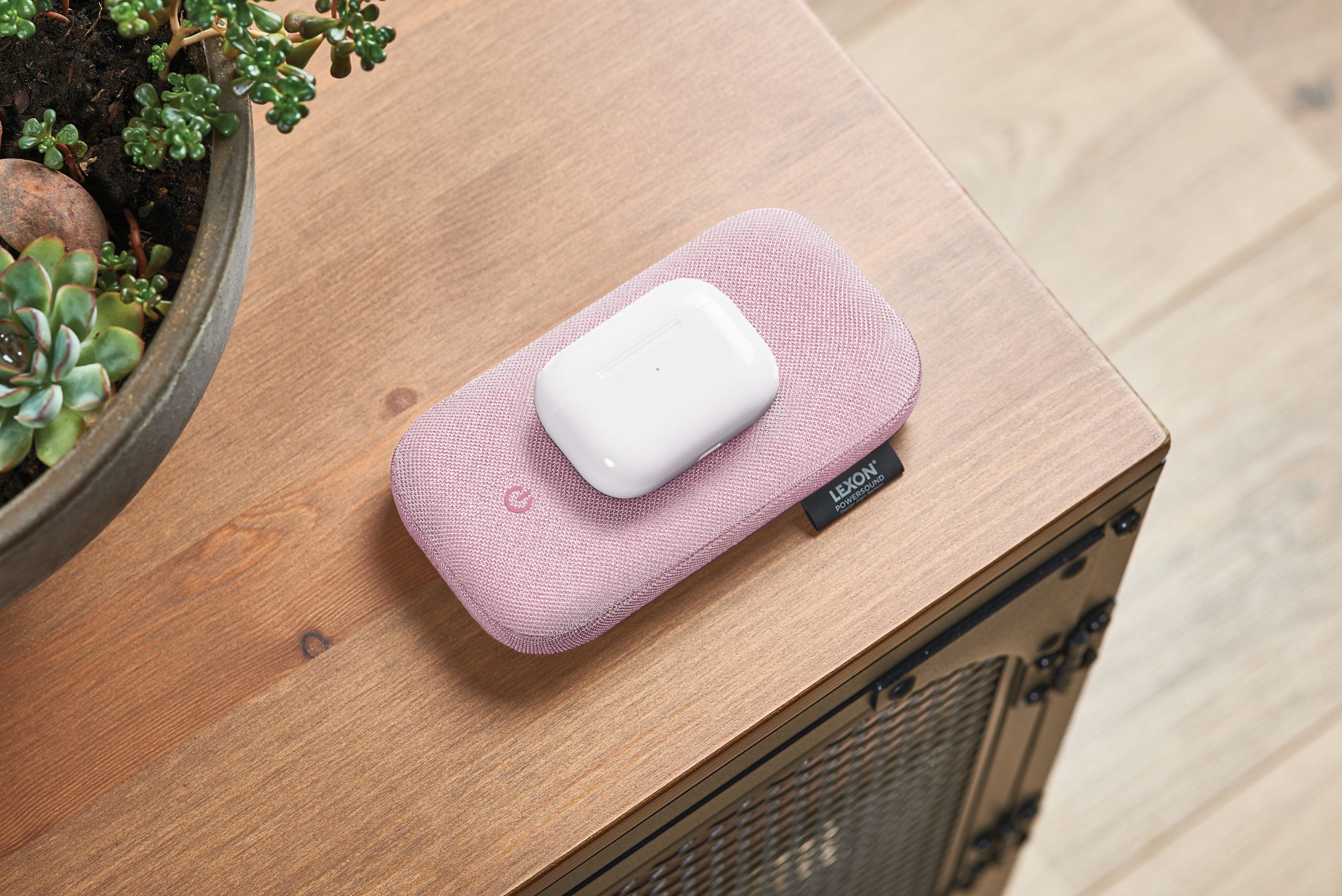 Lexon-Powersound Kablosuz şarj Cihazı Ve Bluetooth Hoparlör-Taşınabilir Hoparlör-3-Milagron.com