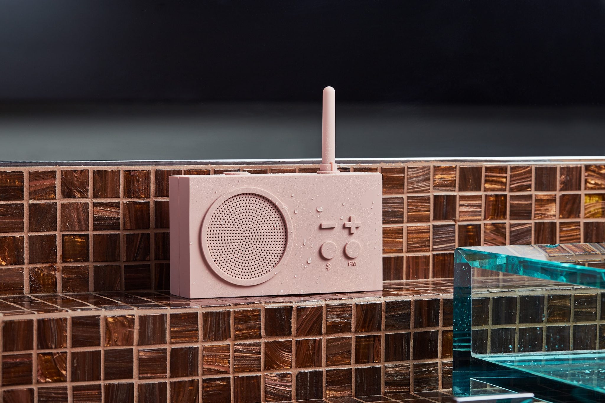 Lexon-Tykho 3 Radyo Ve Bluetooth Hoparlör-Taşınabilir Hoparlör-5-Milagron.com