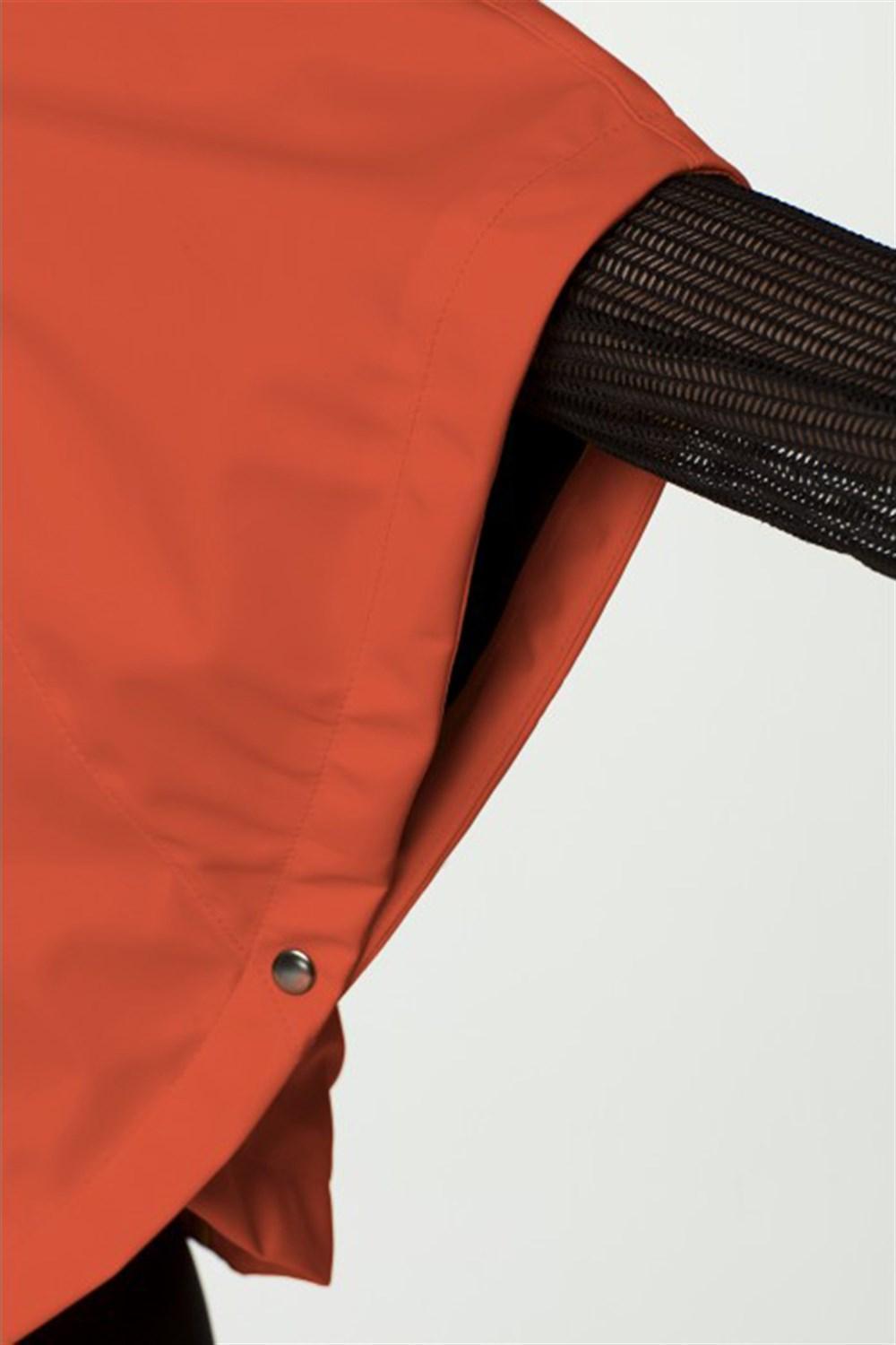 Morikukko-Capehood Gummy Red-Mont-2-Milagron.com