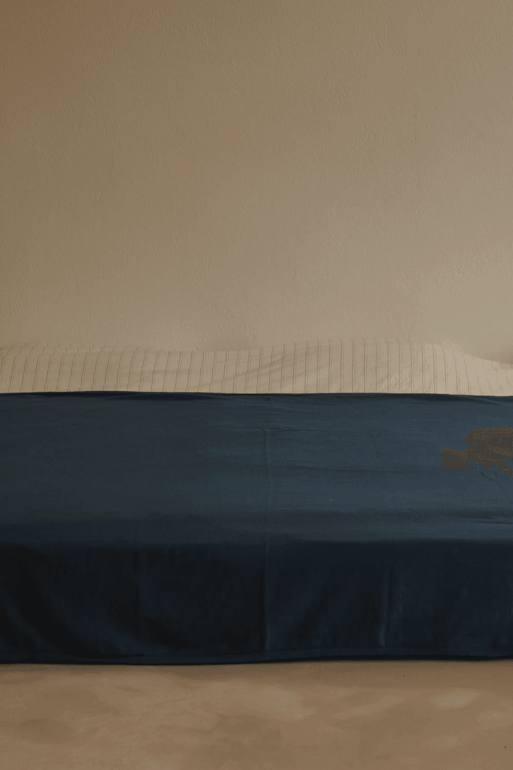 Slouv-Krollet Lacivert Yatak Örtüsü-Yatak Örtüsü-2-Milagron.com