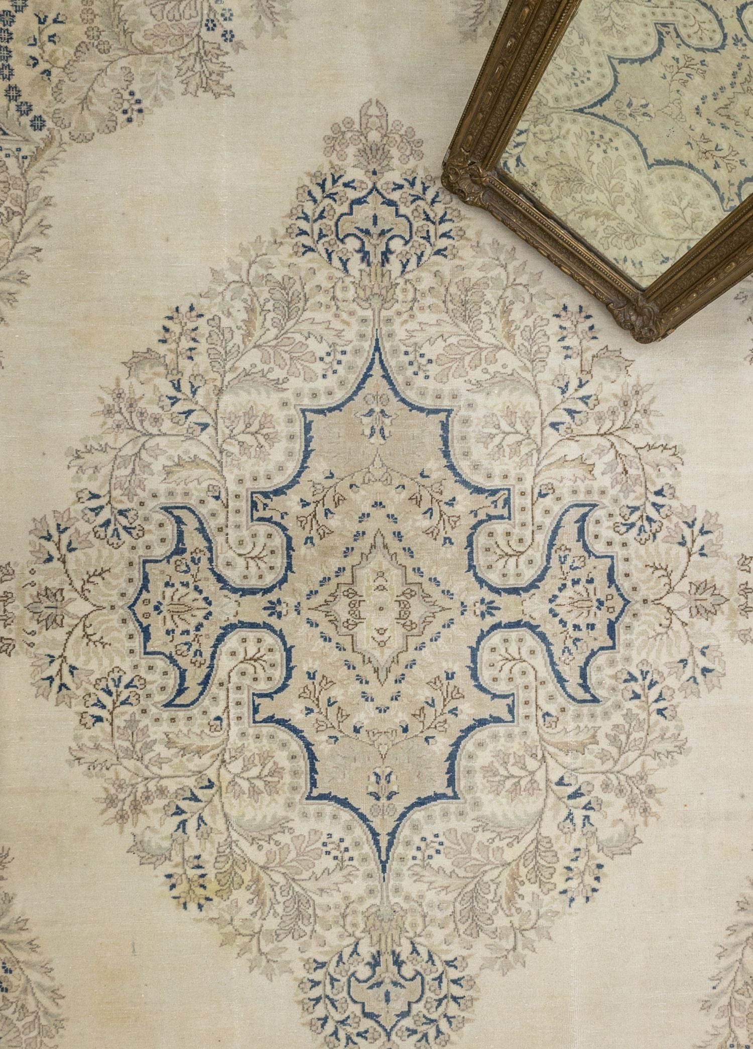 Soho Antiq-Ezher Madalyon Desenli Yün Ladik Halısı 261x391 Cm-Halı-3-Milagron.com