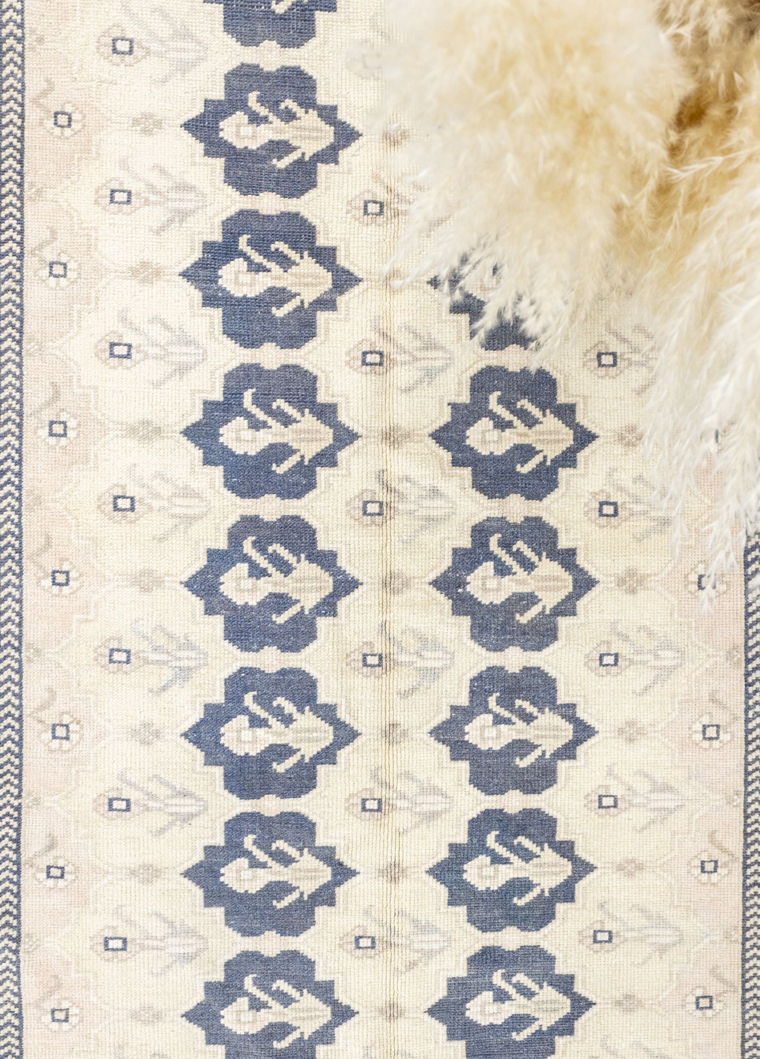 Soho Antiq-Gulivand İlkel Figürlü El Dokuma Yün Halı 147x208 Cm-Halı-3-Milagron.com