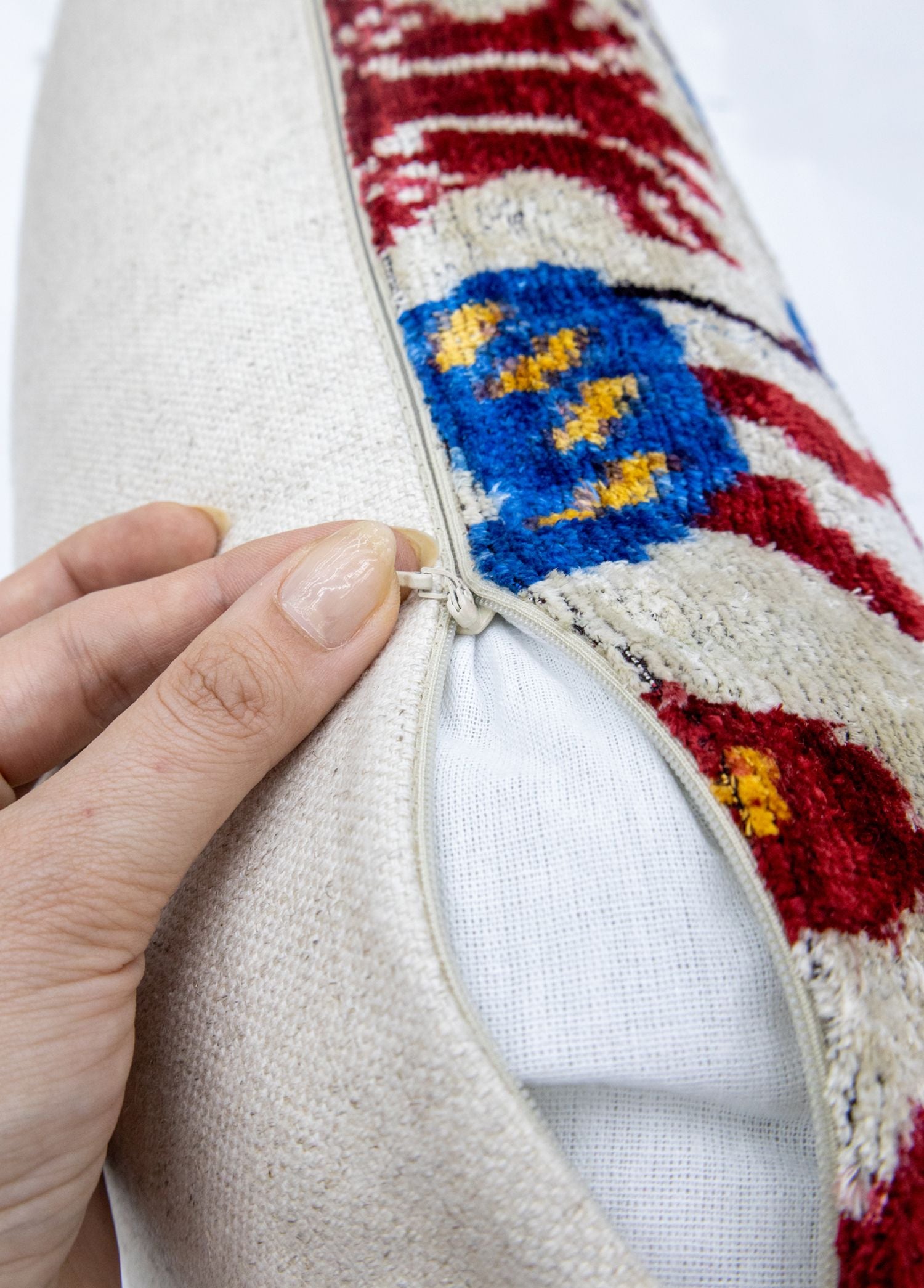 Soho Antiq-Navid Papağan Figürlü El Yapımı Kadife İkat Yastık 60x40 Cm-Yastık-5-Milagron.com