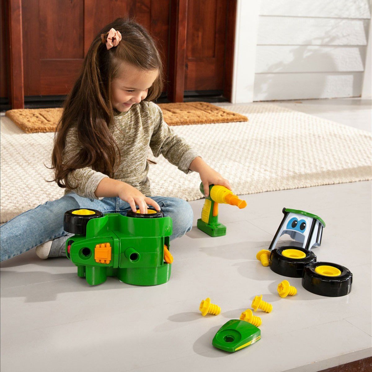 Tomy-John Deere Yap Oyna Traktör Johnny +18 Ay-Oyuncak Kamyon ve İş Makineler-5-Milagron.com