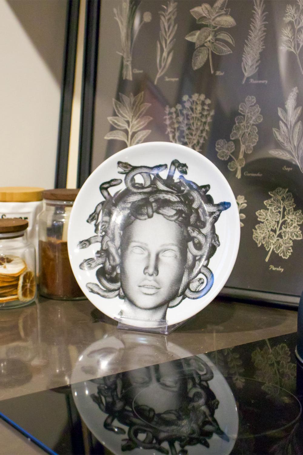 Dekoratif Tabak No:1 Medusa Is Beautiful Now - 2