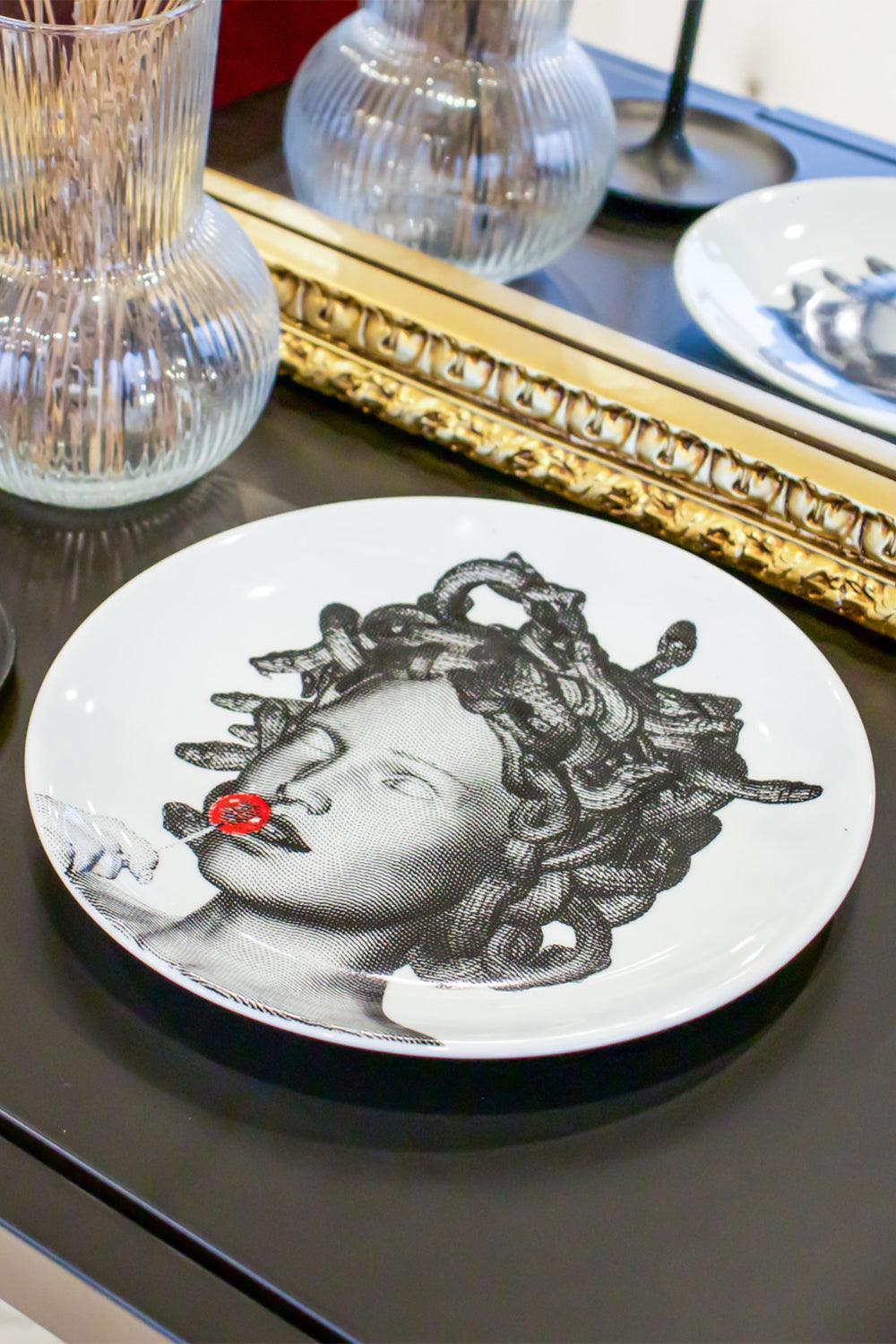 Dekoratif Tabak No:5 Medusa Is Beautiful Now - 3