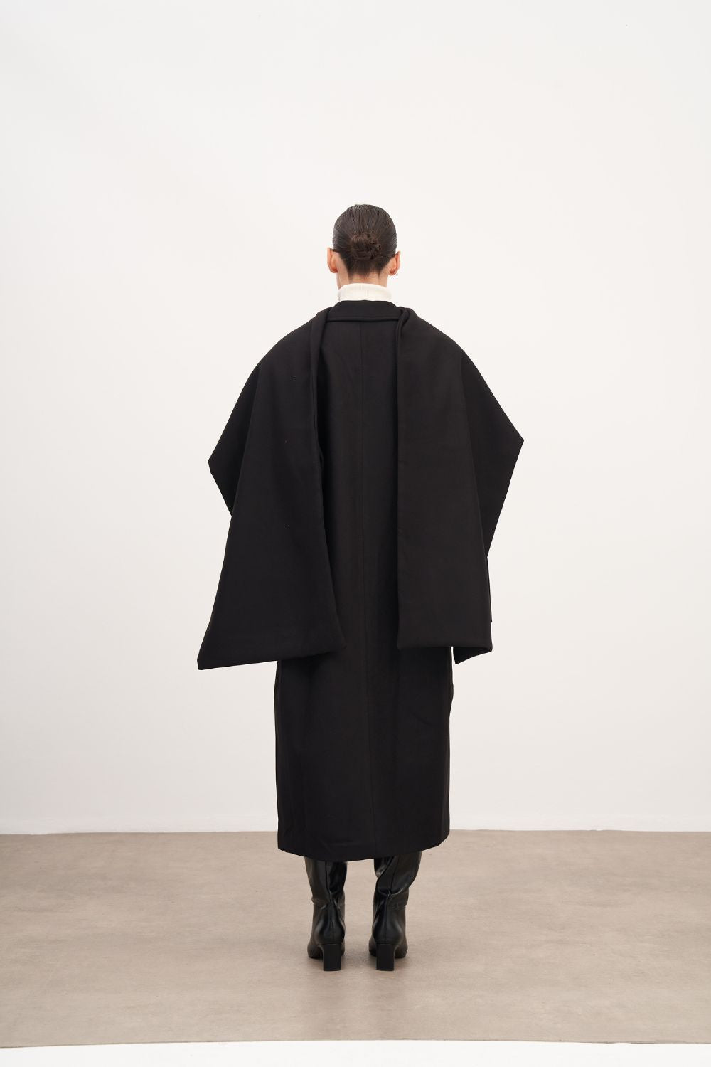 Omuz Detaylı Uzun Kaşe Kaban - 4