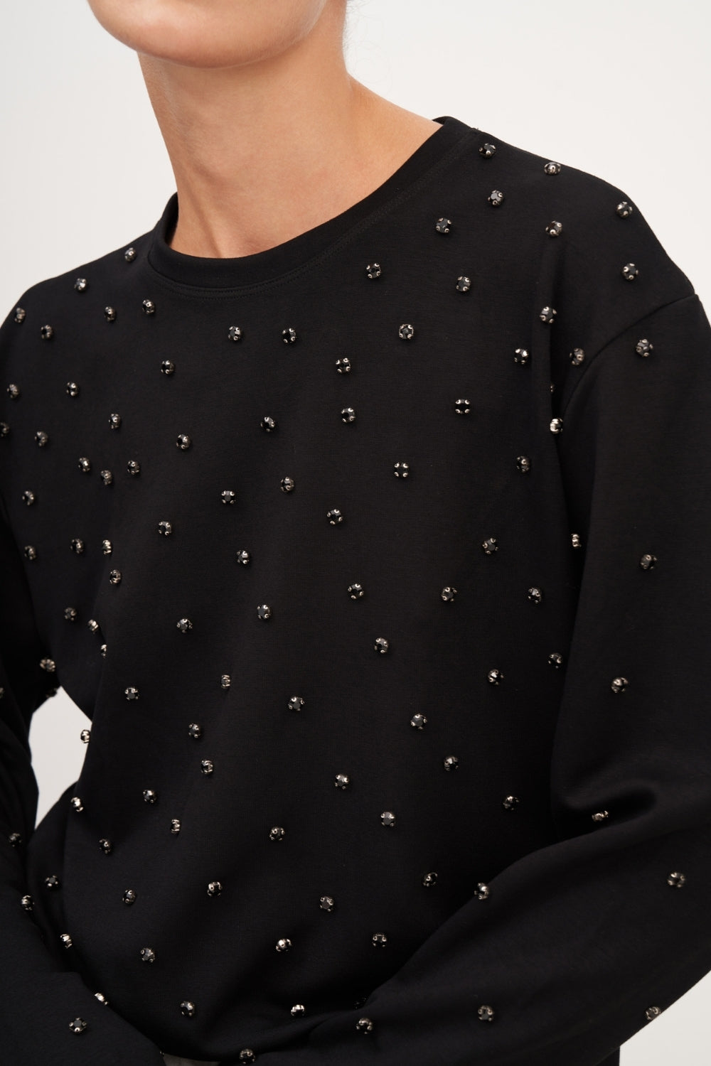 Siyah Taş İşlemeli Vatkalı Uzun Kollu Tişört - 1