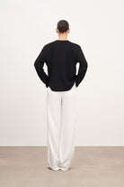 Siyah Taş İşlemeli Vatkalı Uzun Kollu Tişört - 3