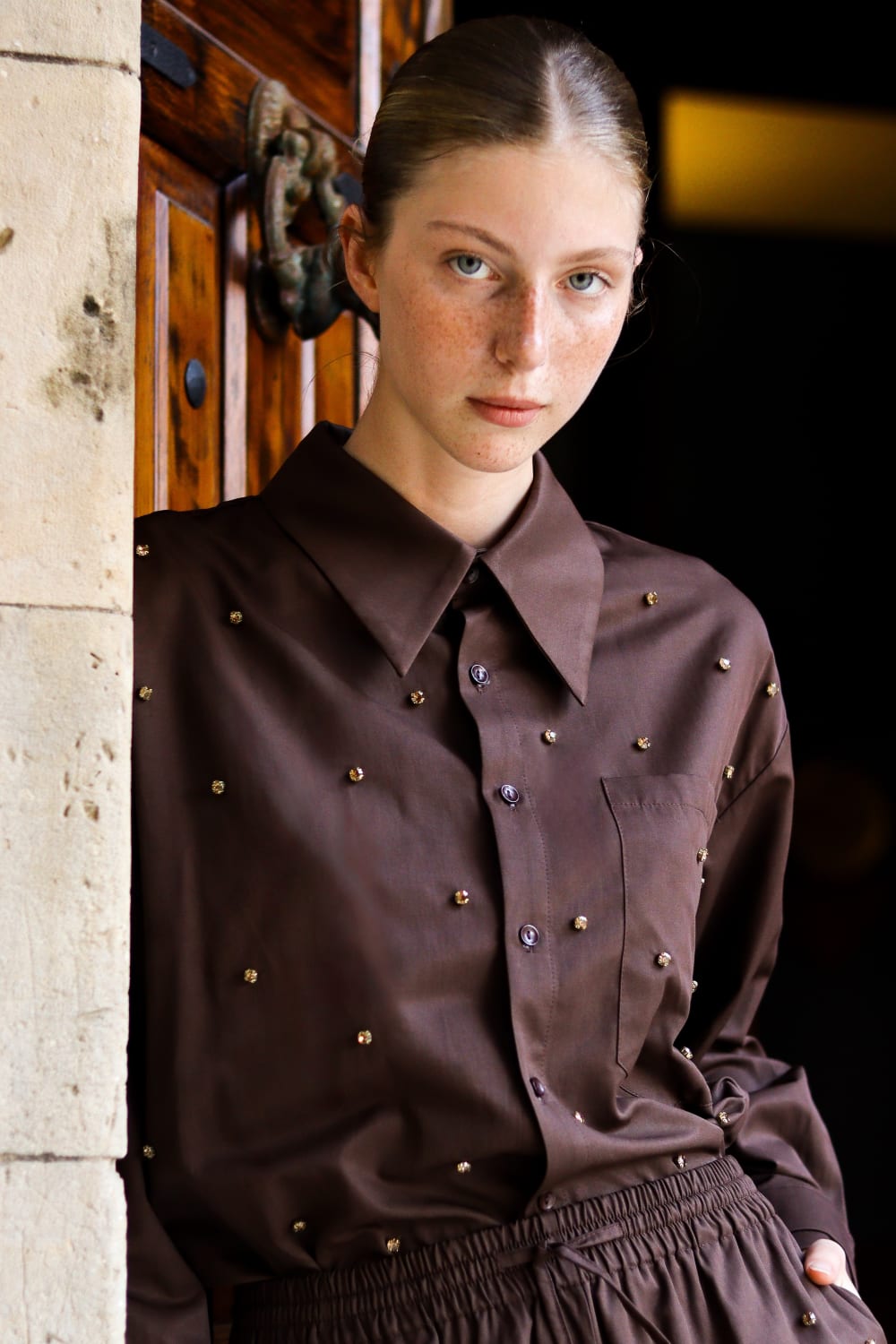 Taş İşlemeli Acı Kahve Oversize Gömlek - 2