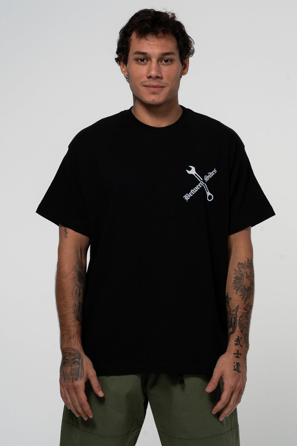 Between Sides Gt Kolay Siyah T-shirt T-Shirts | Milagron
