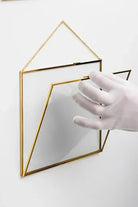 Yatay Pirinç Gold Cam Duvar Askılı Fotoğraf Çerçevesi Kapaklı 25x20cm - 1