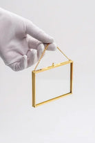 Yatay Pirinç Gold Kapaklı Cam Duvar Askılı Fotoğraf Çerçevesi 12x8cm - 1