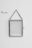 Dikey Gümüş Kapaklı Cam Duvar Askılı Fotoğraf Çerçevesi 10x8cm - 3