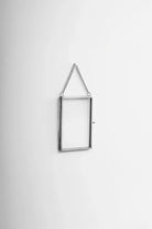 Dikey Gümüş Kapaklı Cam Duvar Askılı Fotoğraf Çerçevesi 12x8cm - 0