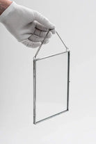 Dikey Gümüş Kapaklı Cam Duvar Askılı Fotoğraf Çerçevesi 20x15cm - 1