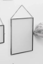 Dikey Gümüş Cam Duvar Askılı Fotoğraf Çerçevesi Kapaklı 25x20cm - 1