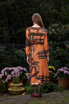 Kahve Ağaç Desenli Sırtı Saçak Detaylı Bluz - 3