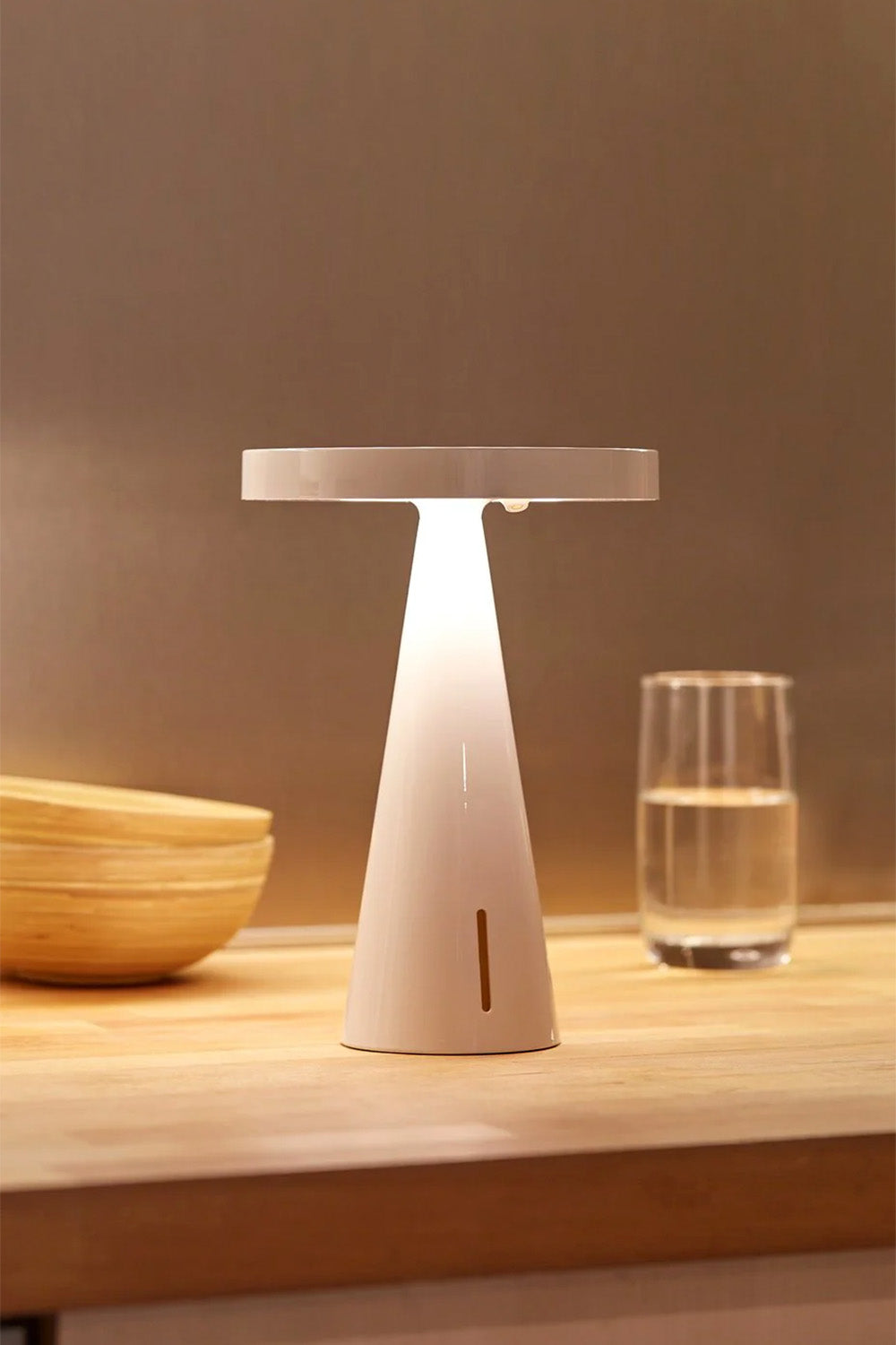 Mano Sensörlü Aydınlatmalı Dezenfektan Dispanseri Beyaz - 5