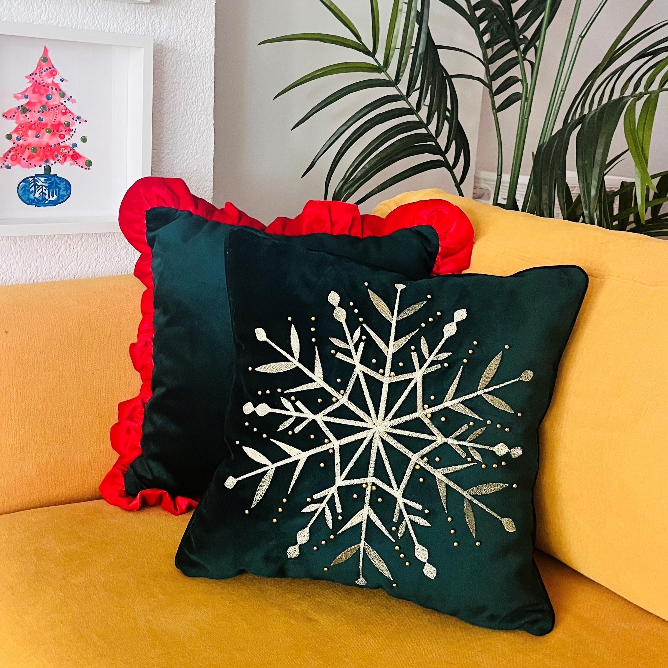 Kar Tanesi Desenli Gümüş Boncuklu Yeşil Kadife Kırlent Kılıfı 45 X 45 - 0