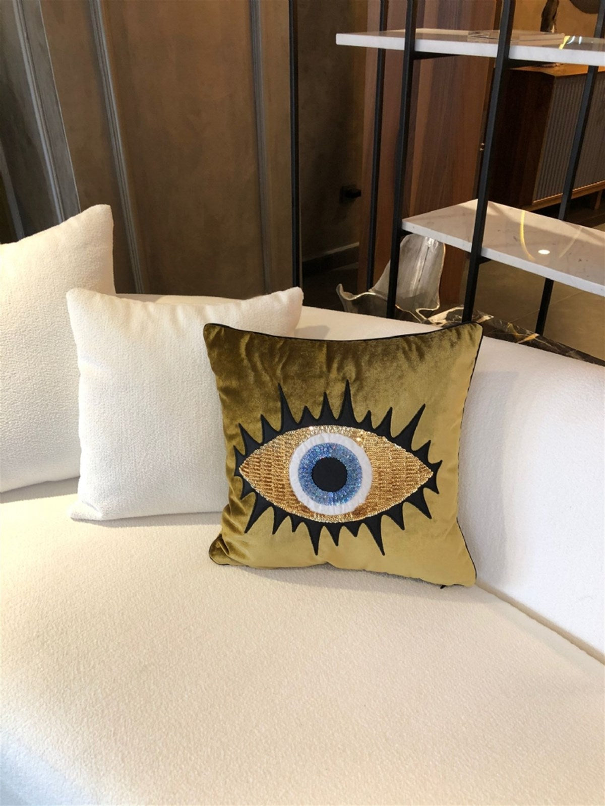 Dekoratif Kirpikli Göz Desenli Pullu Gold Kadife Kırlent Kılıfı 45 X 45 Cm - 0
