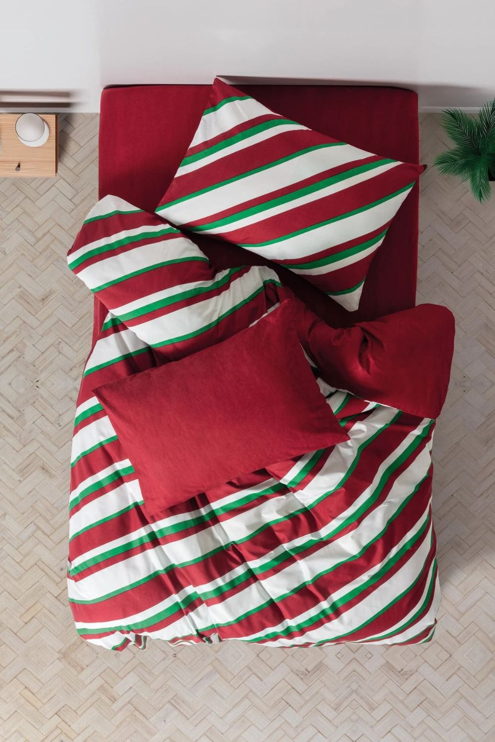 Festive Tek Kişilik Lastikli Çarşaflı Nevresim Takımı Merry Kırmızı - 1